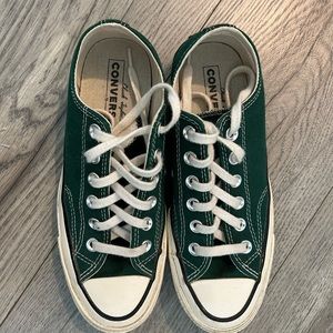 UNISEX Dark Green Low Chuck Taylor Converse